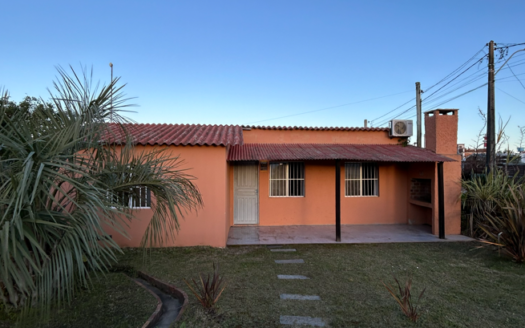 Três casas mobiliadas